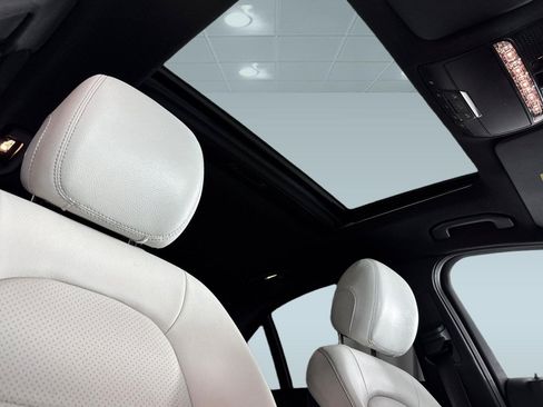 Used 2018 Mercedes-Benz C 300 Sedan image 24