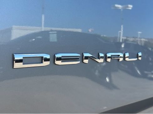 Used 2023 GMC Yukon Denali Ultimate AWD/4WD image 16