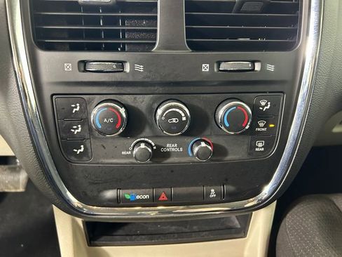 Used 2014 Dodge Grand Caravan SXT image 22