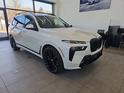 Used 2024 BMW X7 xDrive40i w/ M Sport Package AWD/4WD image 11