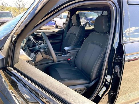 Used 2025 Jeep Grand Cherokee L Laredo w/ Luxury Tech Group I AWD/4WD image 9