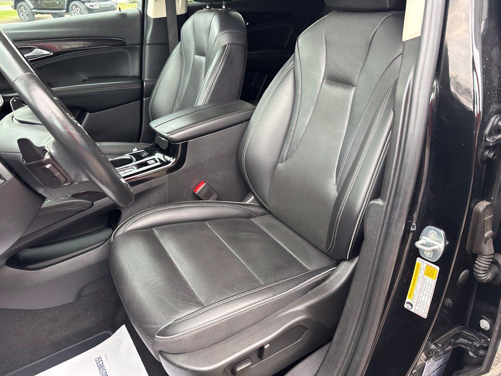 Used 2023 Buick Envision Essence FWD image 34