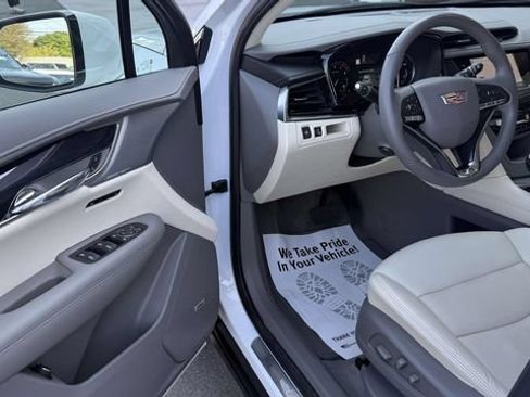 Used 2024 Cadillac XT6 Premium Luxury AWD/4WD image 15