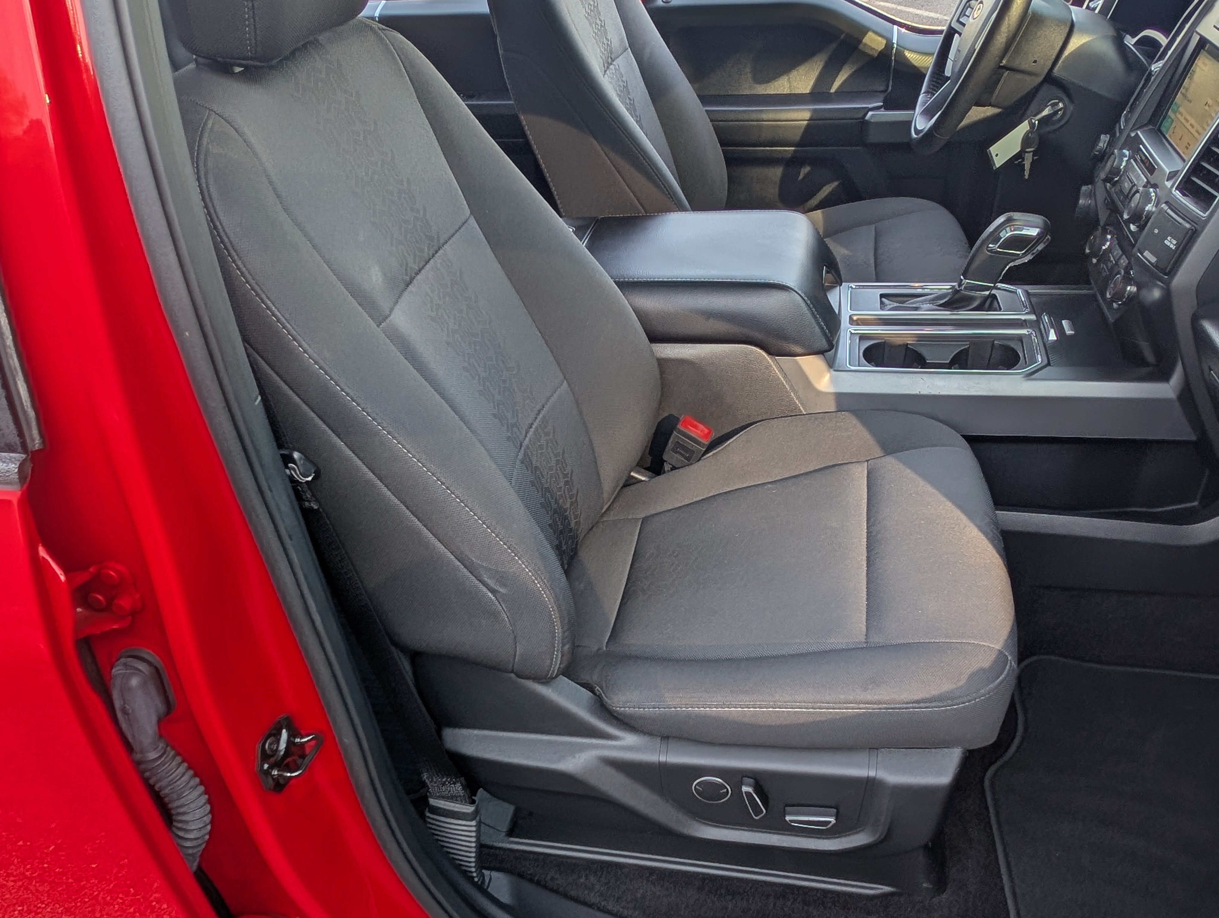 Used 2018 Ford F150 XLT w/ Equipment Group 302A Luxury AWD/4WD image 21