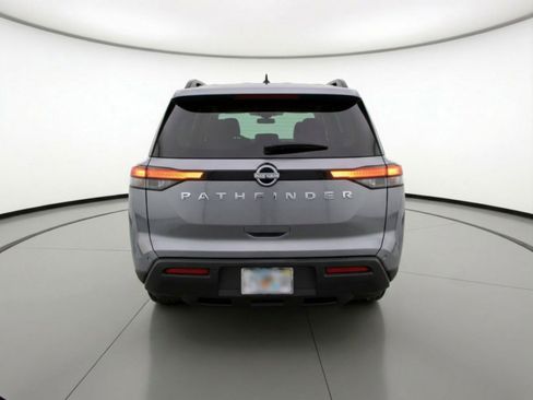 Used 2025 Nissan Pathfinder SV image 6