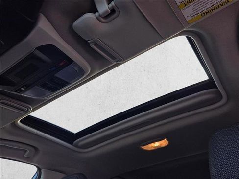 Used 2024 Subaru Crosstrek 2.0i Premium image 15