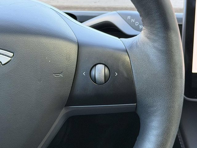 Used 2021 Tesla Model Y Long Range AWD/4WD image 24