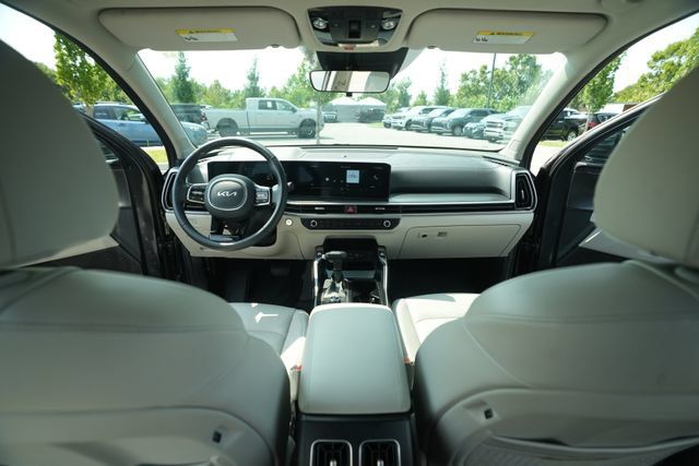 Used 2025 Kia Sorento S w/ Panoramic Sunroof Package FWD image 26