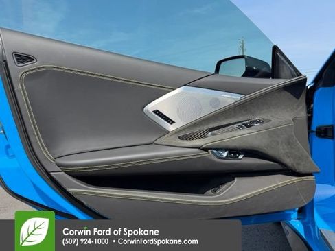 Used 2022 Chevrolet Corvette Stingray Premium Cpe w/ Z51 Performance Package RWD image 17
