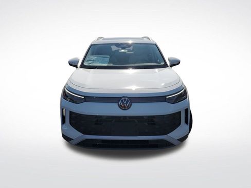 New 2025 Volkswagen Tiguan SE image 11