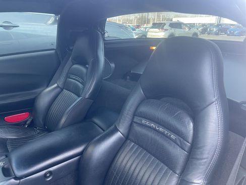 Used 2004 Chevrolet Corvette Coupe w/ Roof Package image 9