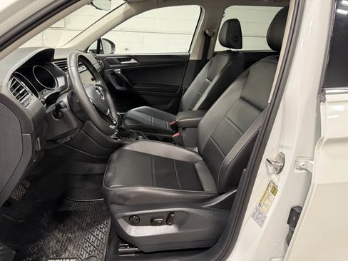 Used 2021 Volkswagen Tiguan SE w/ Panoramic Sunroof Package image 33