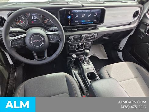 Used 2025 Jeep Wrangler Unlimited Sport AWD/4WD image 11