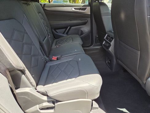 Used 2025 Volkswagen Atlas Cross Sport SE AWD/4WD image 17