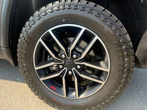 Used 2019 Jeep Grand Cherokee Trailhawk w/ Trailhawk Luxury Group AWD/4WD image 8