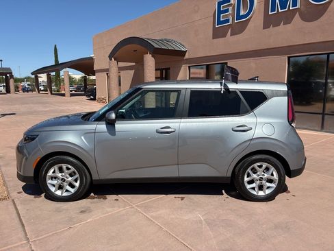 Certified 2025 Kia Soul LX w/ LX Technology Package FWD image 6
