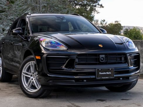 Certified 2025 Porsche Macan image 9