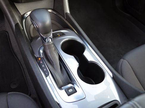 Used 2024 Chevrolet Malibu LT w/ Sport Edition image 17