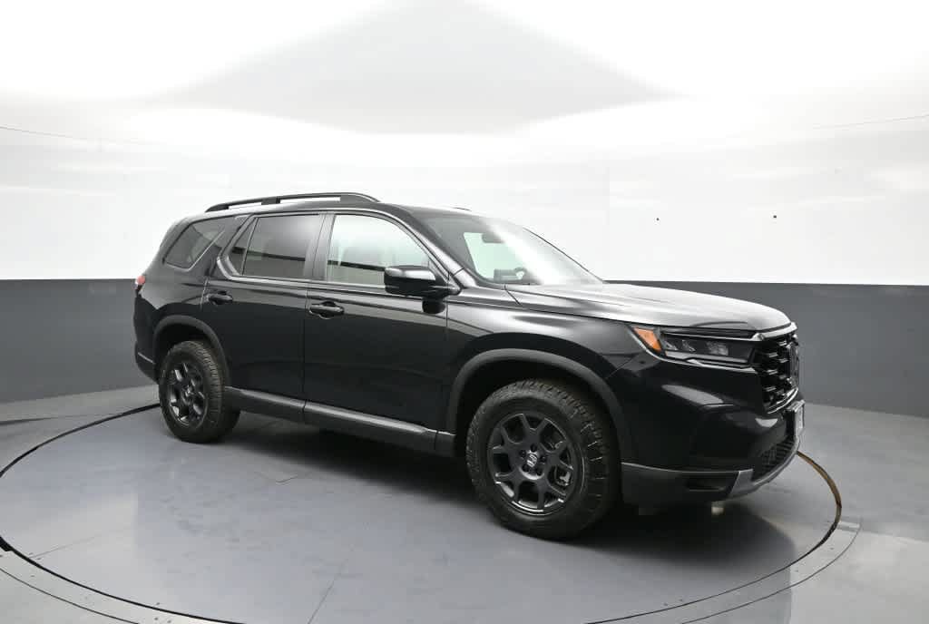 Certified 2024 Honda Pilot TrailSport image 3