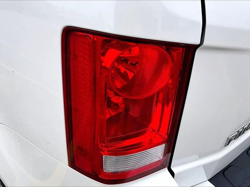 Used 2011 Honda Pilot Touring image 28