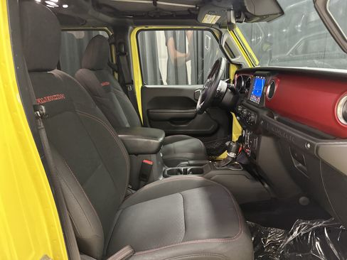 Used 2023 Jeep Wrangler Unlimited Rubicon w/ Safety Group AWD/4WD image 33