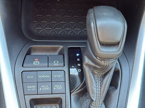 Used 2021 Toyota RAV4 XLE AWD/4WD image 26