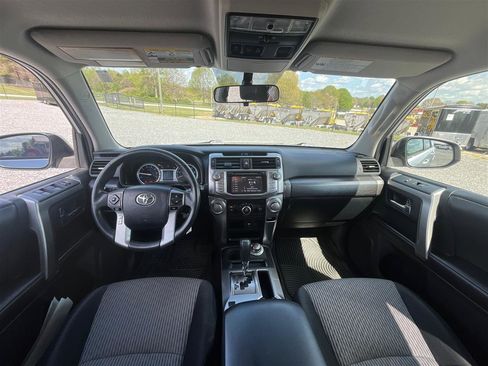 Used 2017 Toyota 4Runner SR5 AWD/4WD image 22