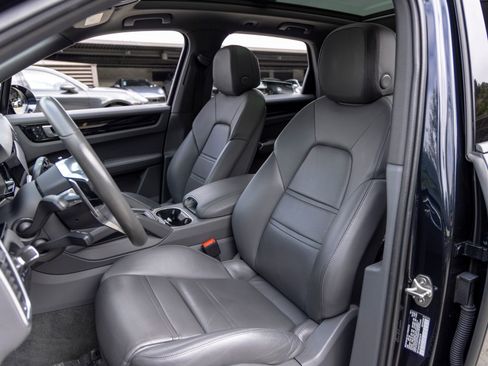 Certified 2022 Porsche Cayenne AWD/4WD image 5
