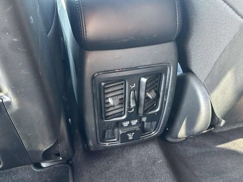 Used 2019 Jeep Grand Cherokee Limited AWD/4WD image 15
