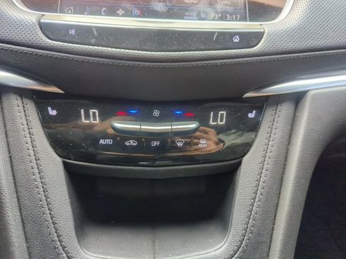 Used 2025 Cadillac XT5 Luxury image 8