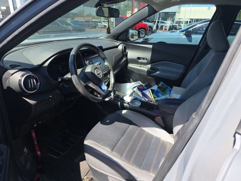 Used 2023 Nissan Kicks SR w/ SR Premium Package FWD image 5