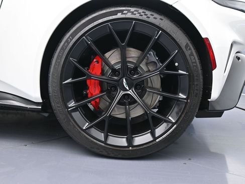 Used 2025 Aston Martin V8 Vantage Coupe image 45