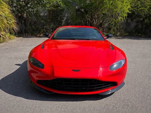 Used 2022 Aston Martin V8 Vantage Coupe RWD image 2