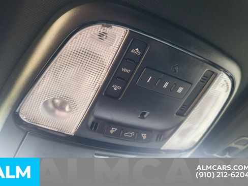 Used 2025 Dodge Durango GT AWD/4WD image 36