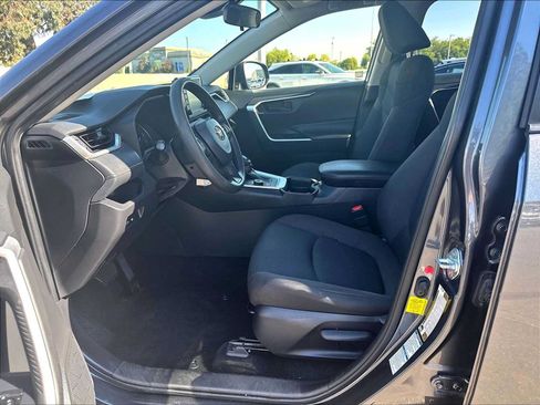 Used 2021 Toyota RAV4 LE AWD/4WD image 26