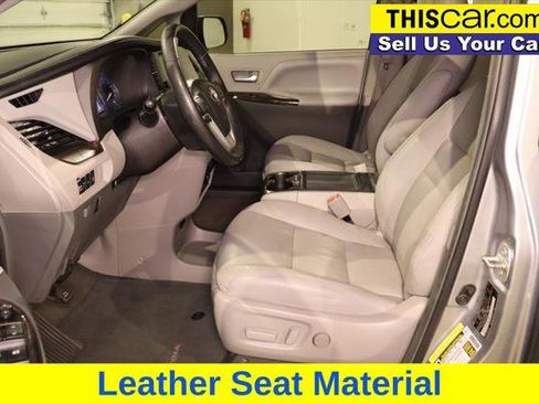 Used 2017 Toyota Sienna XLE Premium FWD image 24