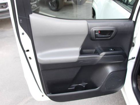 Used 2021 Toyota Tacoma SR AWD/4WD image 13