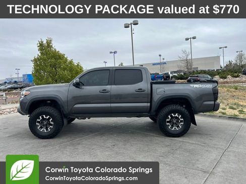 Used 2018 Toyota Tacoma TRD Off-Road w/ Technology Package image 4