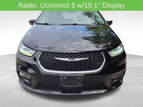 Used 2024 Chrysler Pacifica Touring-L FWD image 8
