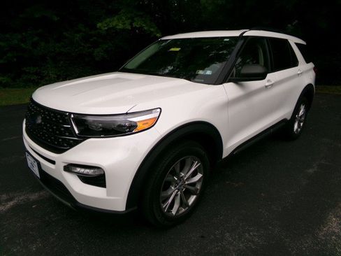 Used 2023 Ford Explorer XLT w/ Equipment Group 202A AWD/4WD image 5