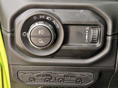 New 2025 Jeep Gladiator Sport image 17