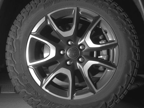 Used 2025 Jeep Compass Trailhawk AWD/4WD image 13