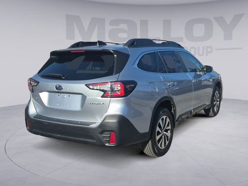 Used 2020 Subaru Outback Premium image 5