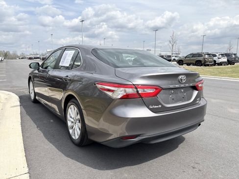 Used 2018 Toyota Camry LE image 6