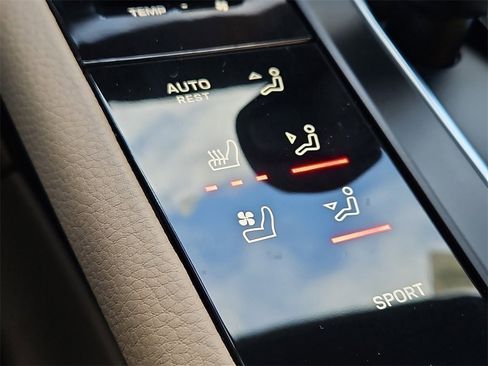 Certified 2025 Porsche Macan image 23