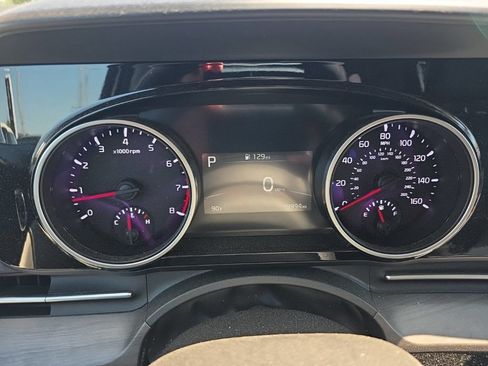 Used 2024 Kia Carnival EX FWD image 29