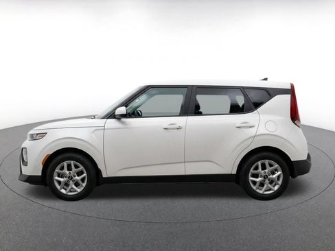 Used 2025 Kia Soul LX w/ LX Technology Package FWD image 4