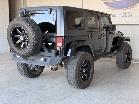 Used 2014 Jeep Wrangler Unlimited Sahara AWD/4WD image 8