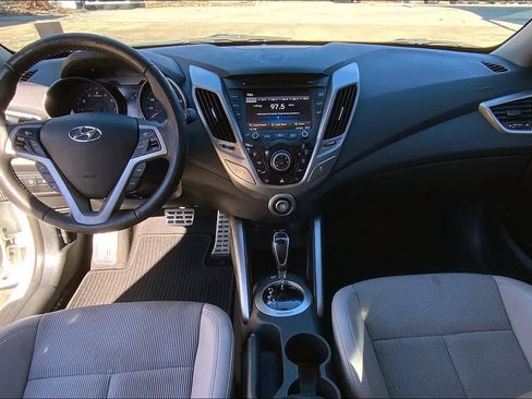 Used 2013 Hyundai Veloster w/ Style Pkg image 14