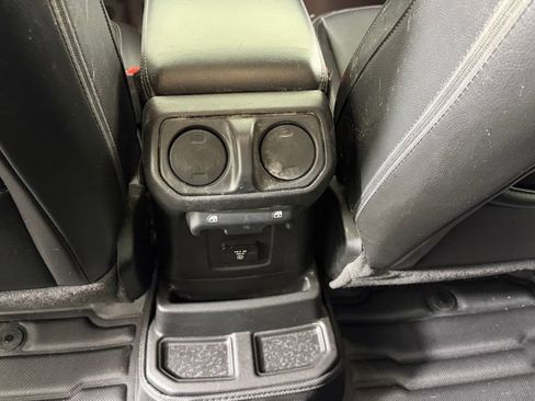 Used 2022 Jeep Wrangler Unlimited Sahara AWD/4WD image 25